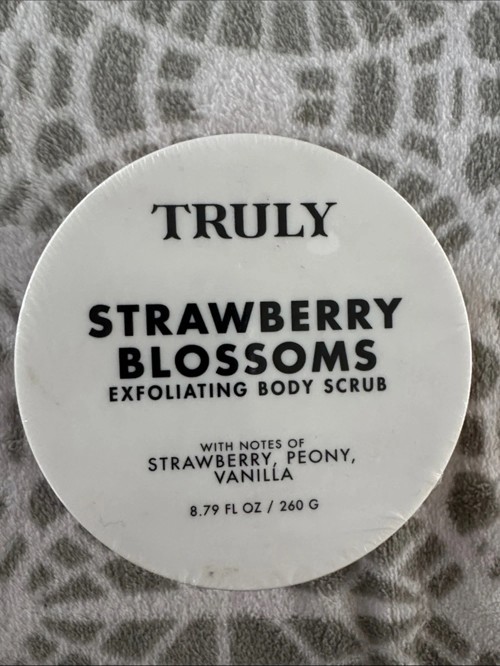 TRULY Strawberry Blossoms Exfoliating Body Scrub — Pink & White